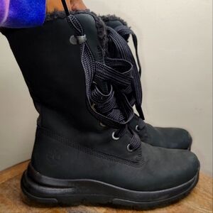 Black woman's Timberland boots size US 5.5